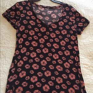 Black T-shirt with pink flowers
